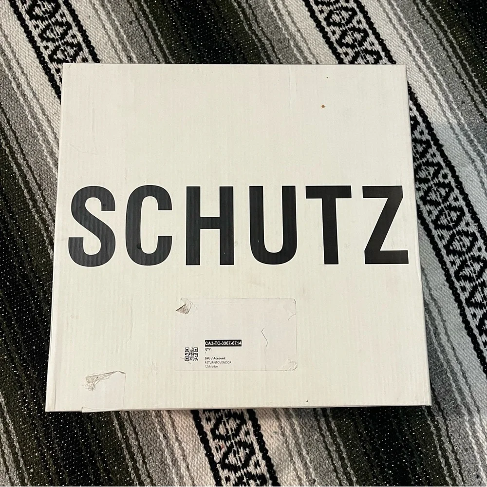 SCHUTZ new shaely